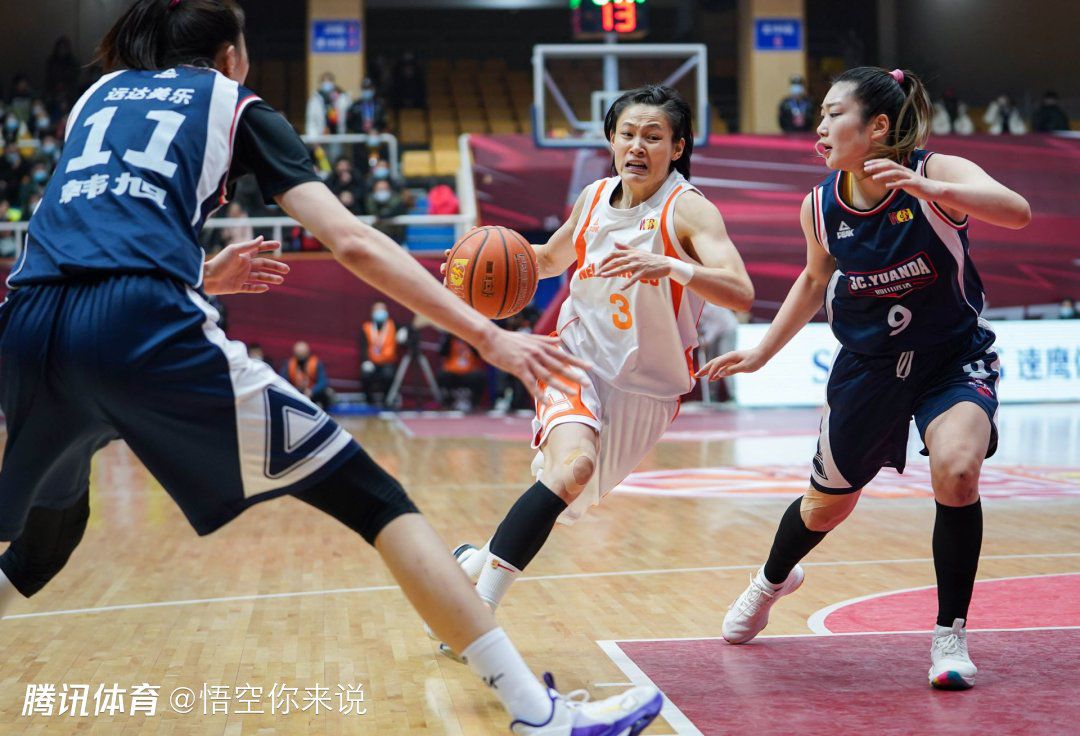 大安是漂亮的正太，这脸蛋五官的模子，俊得无懈可击。